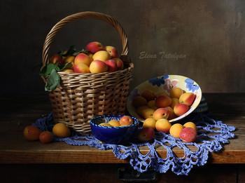 Apricots / ***