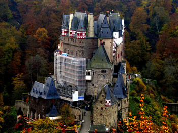Eltz Castle / -----