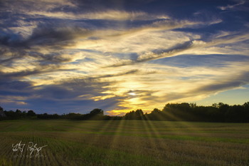 Ein weiterer Sonnenuntergang... / Sonnenuntergang mit Sonnenstrahlen