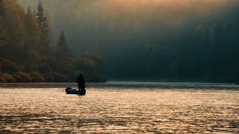 Lone fisherman / ***