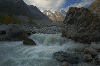 Fog dissipates / ***