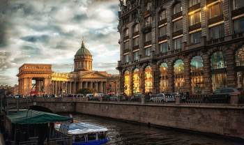 &nbsp; / Two masterpieces-the house of books and the Kazan Cathedral.., empire style and modern....