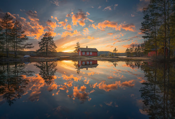 Cloud Embrace / It was an amazing sunset that evening in May - Ringerike, Norway