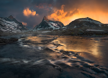 Mountain River / Carl T Loveall and I stumbled upon an extraordinary sunset in Jotunheimen, Norway, in July 2019.