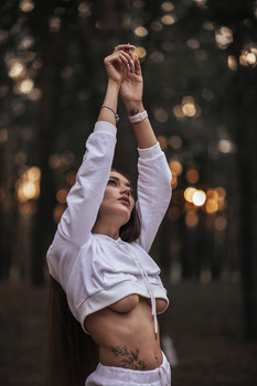  / ***