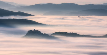 Castle on the waves / One of the most beautiful cloud inversion i´ve ever seen yet the condition was absolutely perfect :)