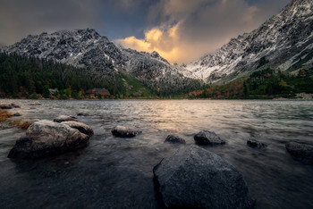 Sunset in High Tatras / Another beautiful sunset in the mountains.
First snow and beautiful sunset made a great scenery to remember.