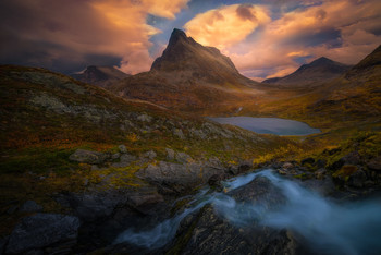 The Peak / An early morning among the mountains in Romsdalen, Norway