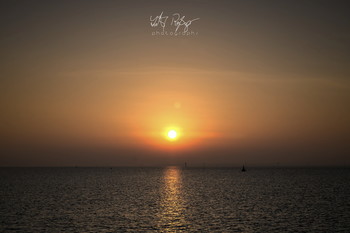 Und tief in meinem Herzen ist Ruhe... / Sonnenuntergang mitten in der Nordsee