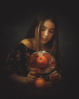 Portrait with apples / ***