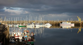 Scarborough Harbour Yorkshire / Evening shot of Scarborough Harbour taken with Pentacon 50mm f1.8
on Canon 1300d