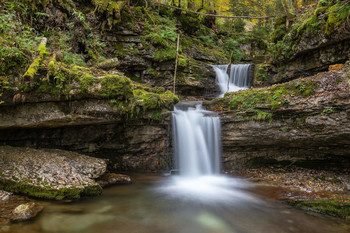 Herbstlicher Wald / Wasserfälle in Hinersee - Oberösterreich