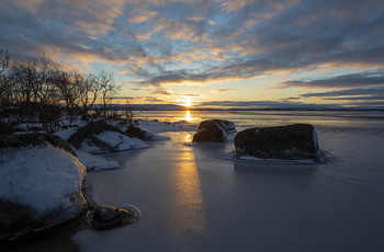 Sunset on the lake / ***