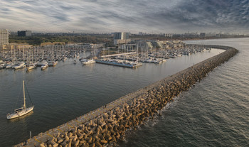 Quiet Harbor / ***