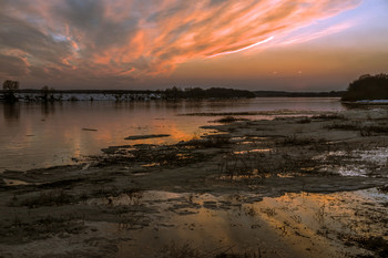 Spring evening. / ***