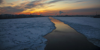 Sunset on the Neva / ***