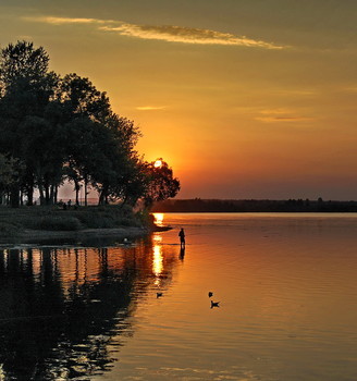 Fishing at sunset / ***