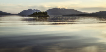 Islet / ***