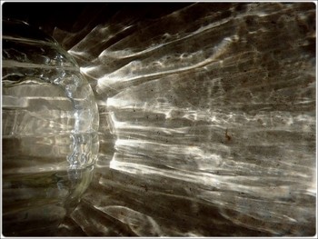 light flowing / light refractions through water glass