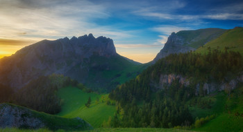 Sunset in the mountains / ***