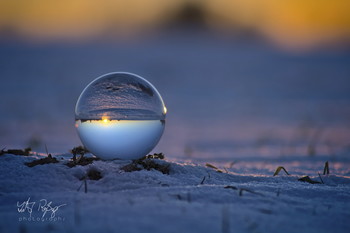 Versuch den Winter zu fangen... / Lensball im Sonnenuntergang