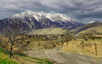 Meeting the sun / ***