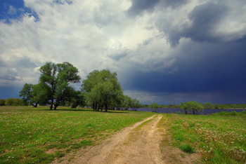 Before the rain / ***