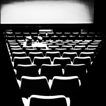 B%w movie / ***