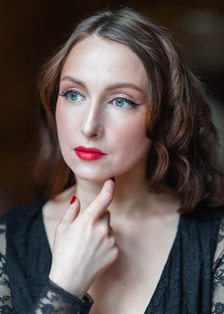 female portrait / ***