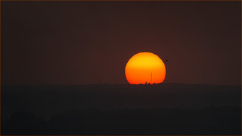 The tired sun / ***