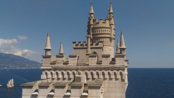 swallow's Nest / ***