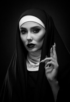 Nun / ***