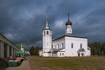 Resurrection Church / ***