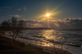 Evening at Sea / ***