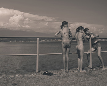 On the outskirts / ***