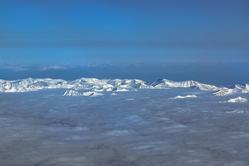 Through the clouds / ***