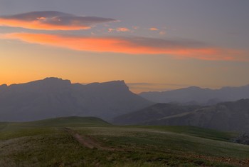Dawn in the mountains / ***