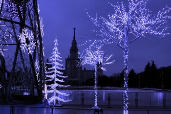 Moscow at night / ***