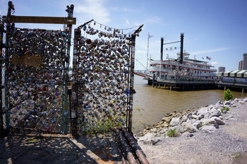 locked / Mississippi river
