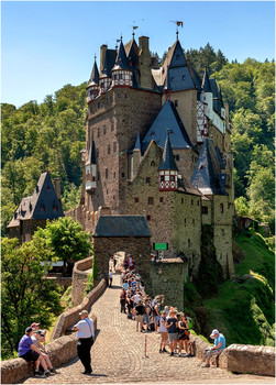 Eltz Castle / ***