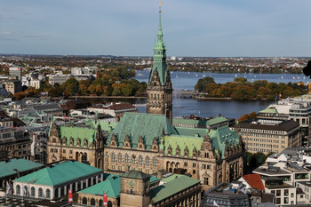 Hamburger Rathaus / aufgenommen von einem Kirchturm aus