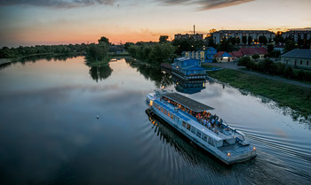 Water bus / ***