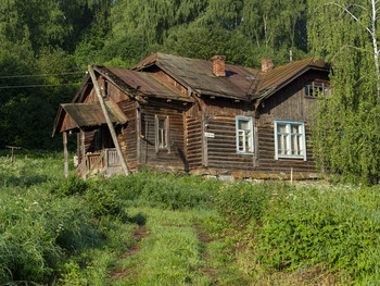 an old house / ***