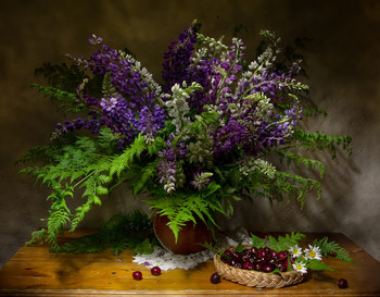 With cherries ... / ***