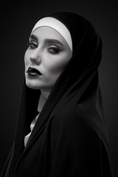 Nun / ***