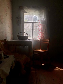 On the outskirts / ***