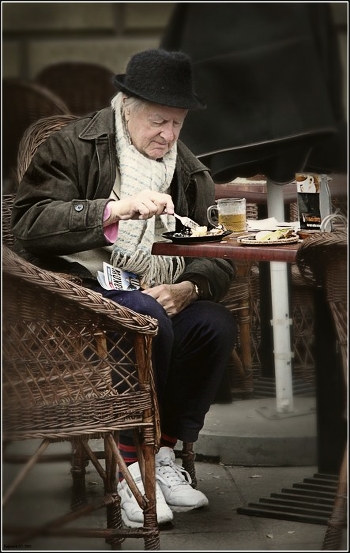 Portraits of Autumn in Krakow: outdoor cafe (re-post)