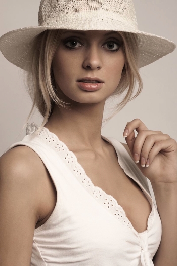 The girl in the hat