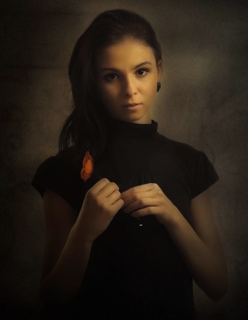 Portrait with koasnym flower.