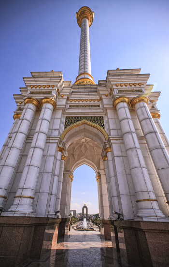 Walking in the new town area ... .Tsentralnaya them. Somoni Dushanbe